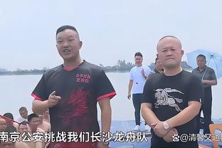 边吃边聊~?邮报：滕哈赫与同胞范佩西共进晚餐四个小时